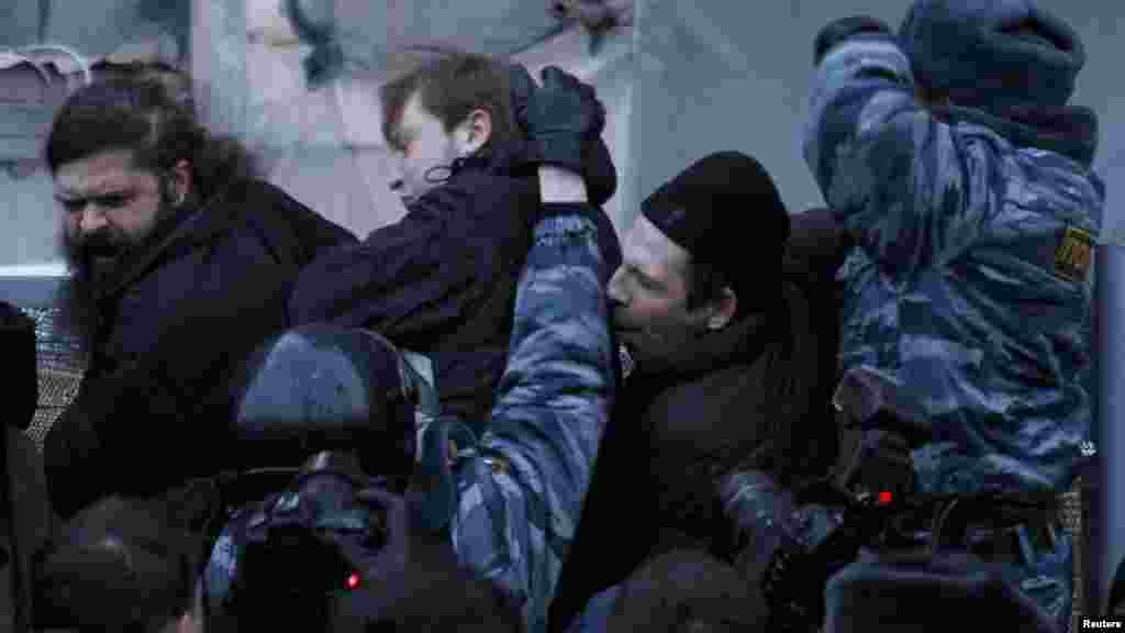 Russian police officers tussle with participants in an opposition rally in central Moscow on March 5. (Reuters/Tatyana Makeyeva)