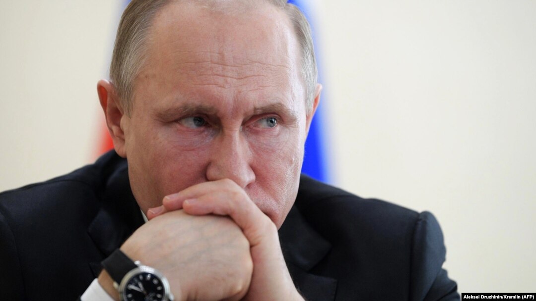 Putin rəsmilərlə görüşdə