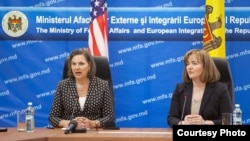 U.S. Assistant Secretary of State Victoria Nuland (left) and Moldovan Foreign Minister Natalia Gherman at a press conference in Chisinau on March 30