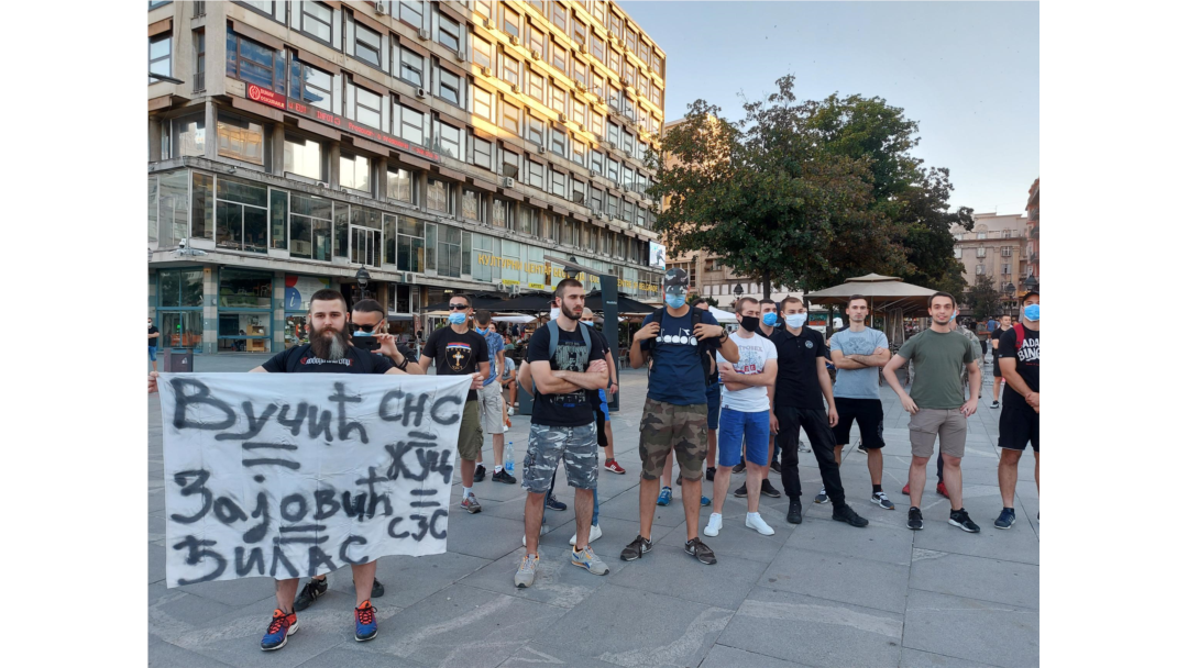 Grupa je uzvikivla imena osuđenika za ratne zločine