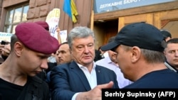 Украинанын мурдагы президенти Петро Порошенко Иликтөө боюнча мамлекеттик бюрого суракка келген учур.