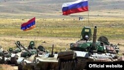 Armenia - Armenian and Russian troops hold joint military exercises.