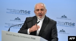 Iranian Foreign Minister Mohammad Javad Zarif gives his speech in Munich.