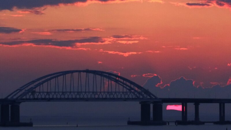 «Нас кинуло государство»: строители Керченского моста остались без денег