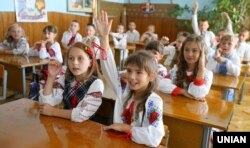 The wording of the Ukrainian legislation states that the language of instruction in the first four grades may be in a minority language. By grade five, however, only two or more subjects can be taught in any of the languages of the EU. (file photo)