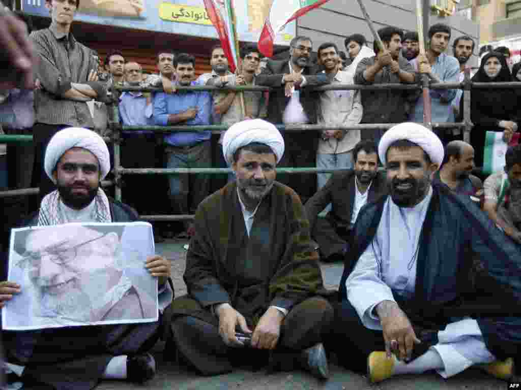 Clerici în sprijinul lui Mahmud Ahmadinejad