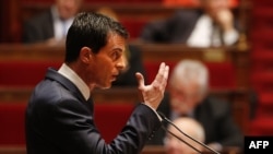 Manuel Valls çıxış edir