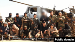 Казахи, назвавшие себя «джихадистами, воюющими в Сирии». Скриншот видео из соцсети «ВКонтакте».