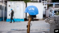 Каска миротворця ООН. Чи з’явиться вона на окупованому Донбасі?