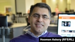 Dragan Shtavlanin në redaksinë e Radios Evropa e Lirë në Pragë.