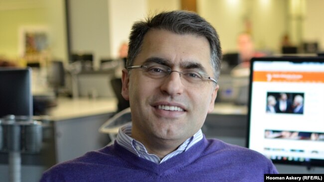 Dragan Shtavlanin në redaksinë e Radios Evropa e Lirë në Pragë.