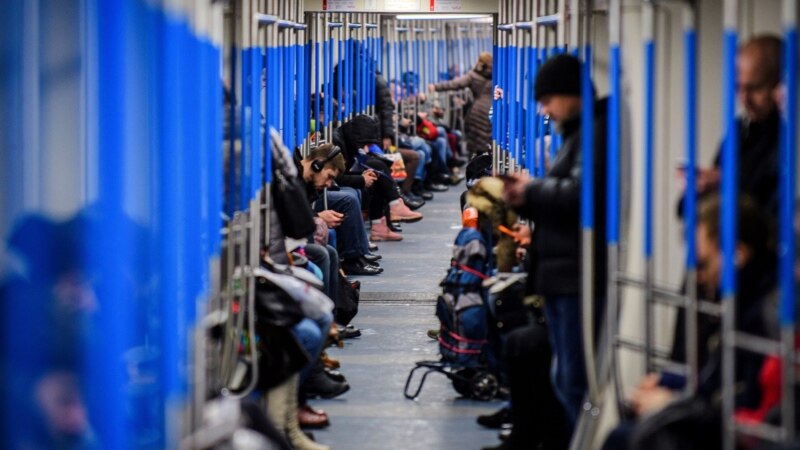Россия: в тоннеле московского метро застряла почти тысяча человек