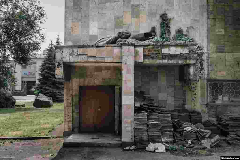 A bronze Lenin dumped out of reach of potential thieves in Kamianske Ackermann says he also understands people who want to tear down monuments highlighting a painful past. "These statues, whether it's Lenin or Confederate generals, were made with a propaganda role -- they were put on a pedestal to promote a certain message. If you leave them as is, you keep that propaganda running." 