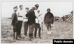 Генерал Врангель советуется со своими офицерами. Крым, 1920 год