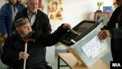 Гласање на парламентарните избори во 2016 година/Архива