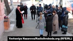 Гиромидошти хотираи кӯдакони қурбоншуда дар шаҳри Запорожйе дар Украина дар рӯзи 23-уми ноябр