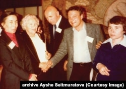 Слева направо: Айше Сеитмуратова, Зинаида и Петр Григоренко, Владимир Буковский, Надия Свитлычна (архивное фото)