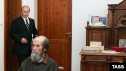 Владимир Путин в гостях у Александра Солженицина, 2007 год
