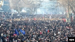 Около 50 тысяч сторонников грузинской оппозиции приняли участие в марше протеста против результатов президентских выборов. Январь 2008