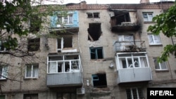 Знищений житловий будинок у Слов'янську, червень 2014 року