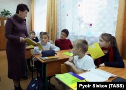 За інформацією дослідників, в окупованому Донбасі українську мову вивчають лише 2% учнів, а в Криму – 0,2%