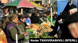 სასოფლო-სამეურნეო პროდუქციის რეალიზება თბილისის ერთ-ერთ ბაზარში