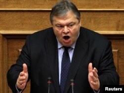 Grčki ministar finansija Evangelos Venizelos govori u parlamentu, Atina, 03. novembar 2011.