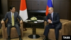 Фото: Синдзо Абэ и Владимир Путин