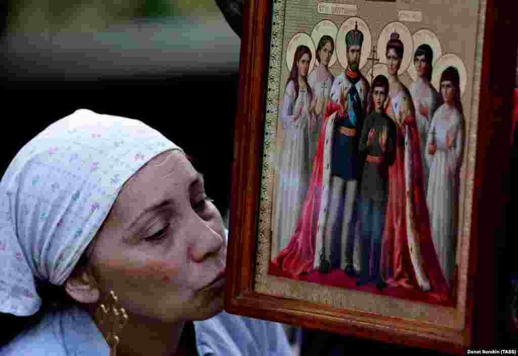 A believer kisses an icon at the Ganina Yama Monastery after a religious procession in memory of the Russian royal family from the Church of All Saints in Yekaterinburg to the Ganina Yama Monastery in the Sverdlovsk region. (TASS)