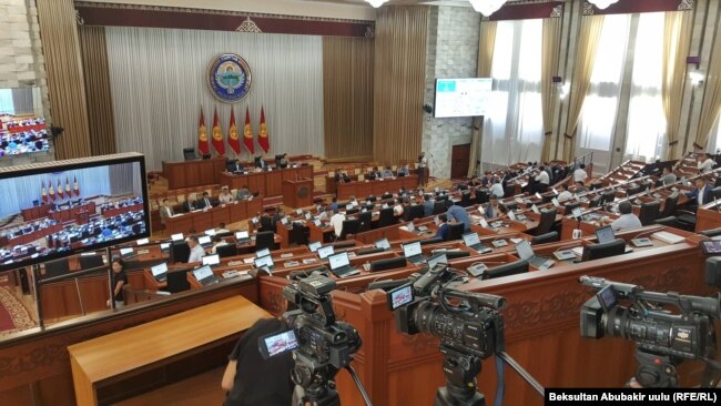 Зал заседаний парламента Кыргызстана.