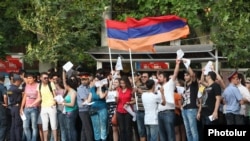 Armenia - Youth activists urge Yerevan residents to defy a sharp rise in transport fares, 24Jul2013.