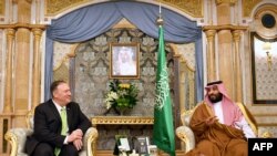 Secretarul de stat american Mike Pompeo cu prințul saudit Mohammed bin Salman la Jeddah, Arabia Saudită, 18 septembrie 2019 