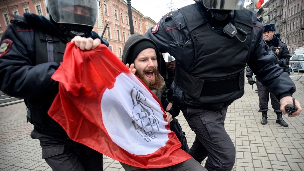 Russian Far-Left Activists Detained At St. Petersburg Rally