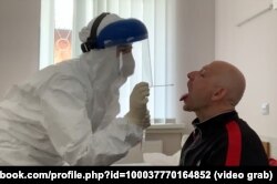 Перший інфікований Covid-19 житомирець проходить ПЦР-тест