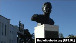Пам’ятник письменнику Олександру Фадєєву у Краснодоні
