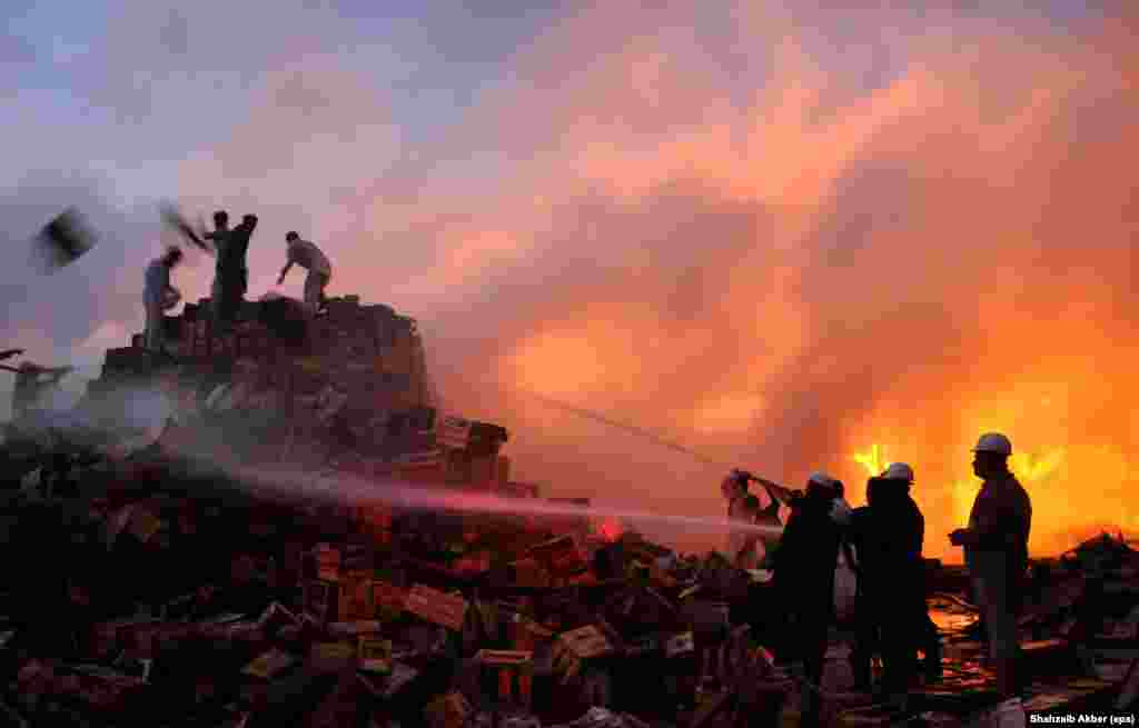 Firefighters try to extinguish a blaze at a market in Karachi, Pakistan, on October 16.