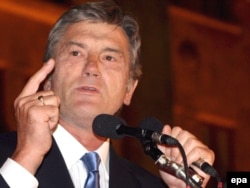 Президент Украины Виктор Ющенко выступает на митинге в ночь на 12 августа 2008 года в Тбилиси во время нападения России на Грузию. На следующий день президент России Дмитрий Медведев объявил о прекращении так называемой спецоперации в Грузии