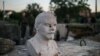На Украине в Сумской области снесли памятник Ленину