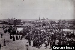 Zi de târg la Bălți, începutul sec. XX (Foto: I. Țurcanu, M. Papuc, Basarabia în actul Marii Uniri de la 1918)