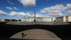 Prazan Dvorski trg u Sant Petersburgu