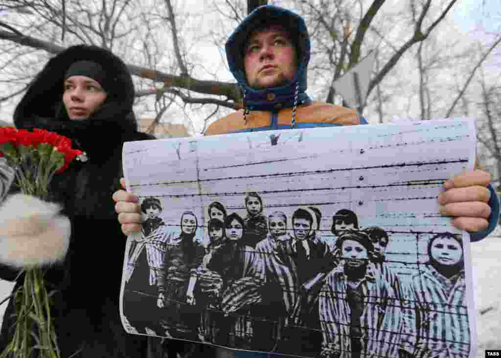 تجمع به یاد قربانیان هولوکاست در مسکو
