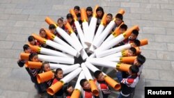 Учащиеся одной из школ в китайском городе Ханьдань отмечают Всемирный день без табака, 29 мая 2013 года 