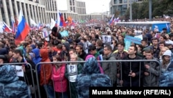 Один из митингов на проспекте Сахарова в Москве.