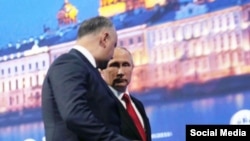 Igor Dodon și Vladimir Putin la St. Petersburg