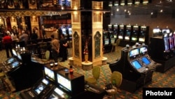 Ранее были запрещены казино и игровые автоматы, но говорят, что они продолжают работать в "тени"