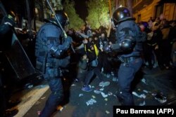 Od početka protesta policija je uhapsila 97 ljudi širom Katalonije (Barcelona, 15. oktobra)