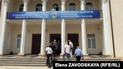 На второй съезд мырзаканских абхазов прибыли 160 делегатов из разных районов и сел Абхазии