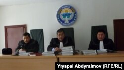 Судебное заседание по делу лидера местной узбекской общины Кадыржана Батырова. Джалал-Абад, 31 января 2012 года.