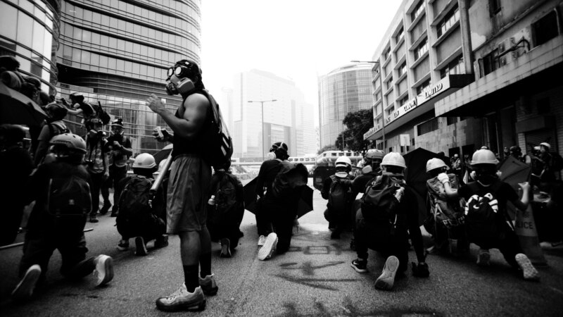 Гонконг: дем алыш күндөрү 65 демонстрант кармалды