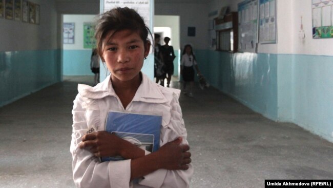 Тарҳи алифбои нави узбекӣ муаррифӣ шуд